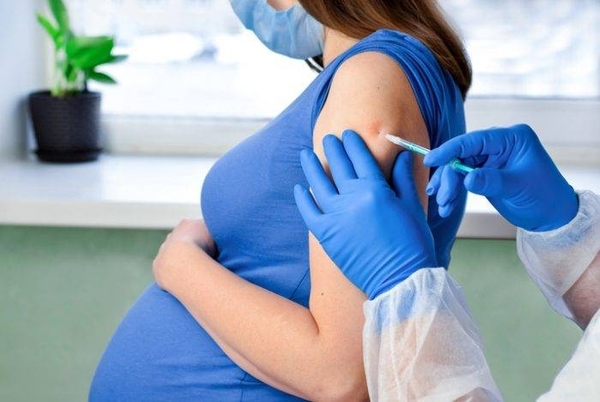 Diario HOY | OPS pide priorizar vacunación contra covid en embarazadas y madres lactantes