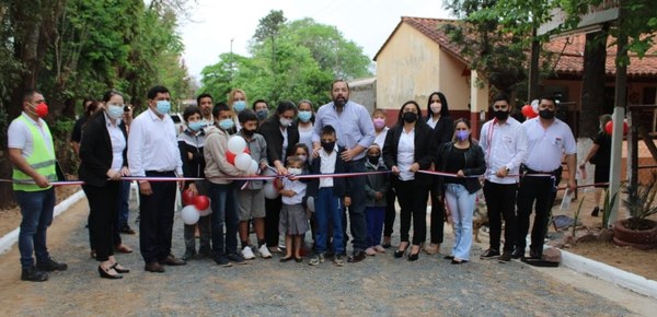 Intendente de Coronel Oviedo inauguró varias obras - Noticiero Paraguay