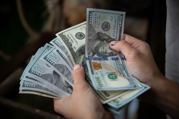 El precio del dólar en el mercado informal de Argentina toca su máximo en el año - MarketData