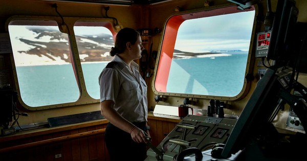 La Nación / Una mujer rusa lidera una tripulación de hombres rumbo al Polo Norte