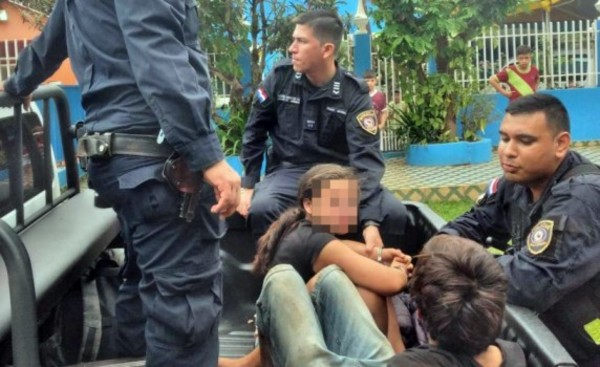 “Tacumbú” y a una adolescente caen con varios objetos hurtados