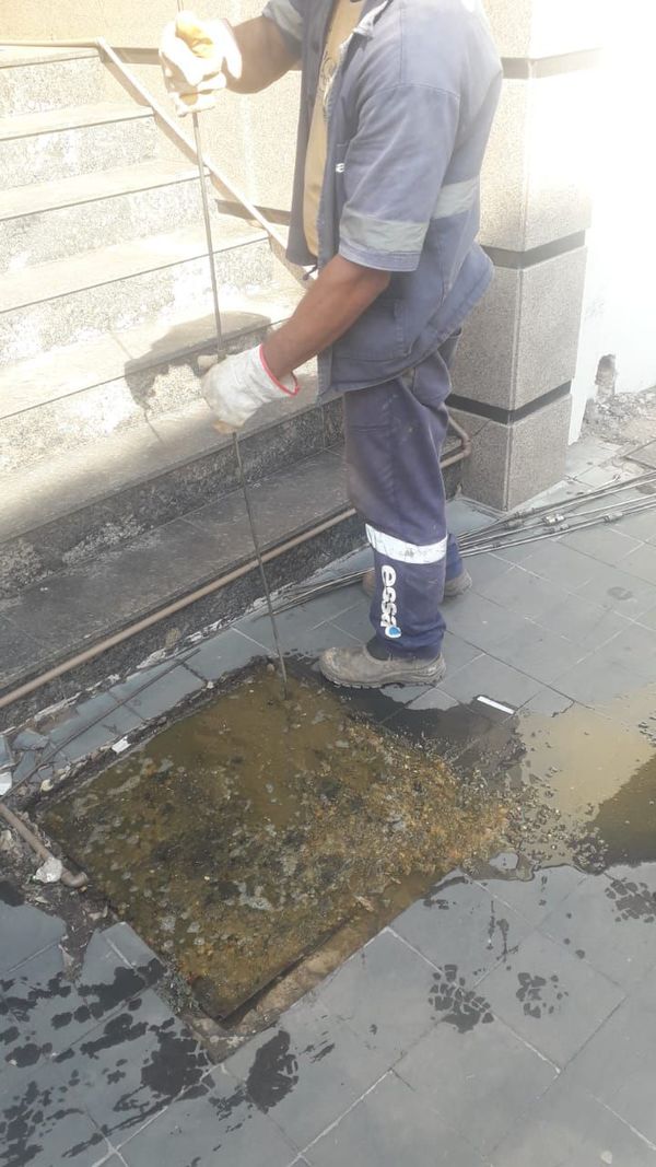 Essap: Por fin reparan cloaca colmatada frente a la Abogacía del Tesoro - Nacionales - ABC Color