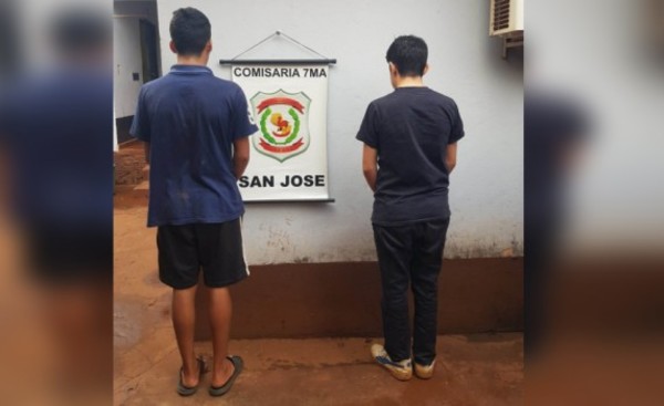 Detienen a dos menores por hurtar motocicleta de casa de repuestos