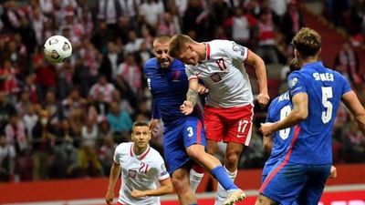 Damian Szymanski frustra a Inglaterra