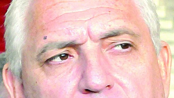 Gobernador recibe pasaporte diplomático