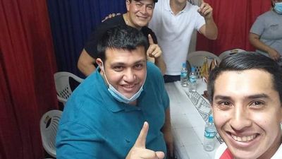 Santiago   Peña se abraza con el hijo de OGD, condenado por lavado