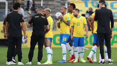 Brasil recibe a Perú con la sombra del frustrado clásico