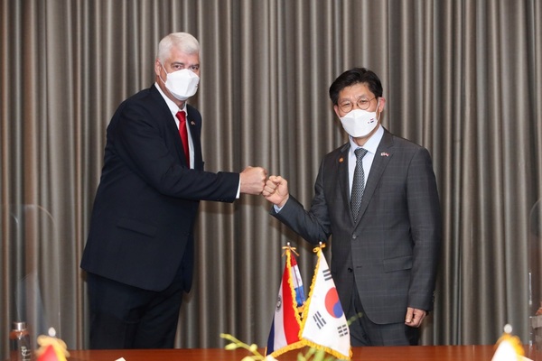 Corea del Sur y Paraguay firman memorando para impulsar tren de cercanías - El Independiente