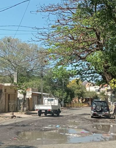 Pésimo estado de la calle San Rafael - Nacionales - ABC Color