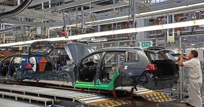 La Nación / Producción y exportación de automóviles de México caen en agosto