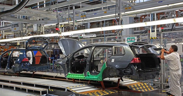 La Nación / Producción y exportación de automóviles de México caen en agosto