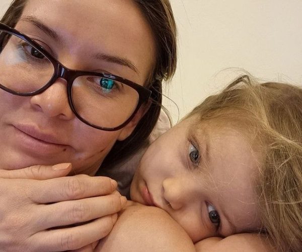 Dallys Ferreira re aparece publicando foto con su hija