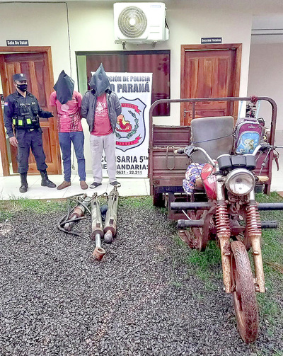 Guardia infiel y otro sujeto son detenidos por hurtar piezas de tractor de la Comuna de Hernandarias - La Clave