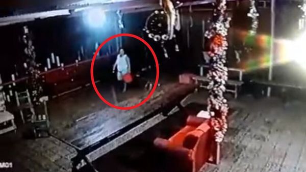 Roban hasta el papelero del baño del oratorio de Angelita