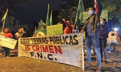 Senado posterga por 22 días el estudio de tres proyectos para aumentar penas a invasores - Nacionales - ABC Color