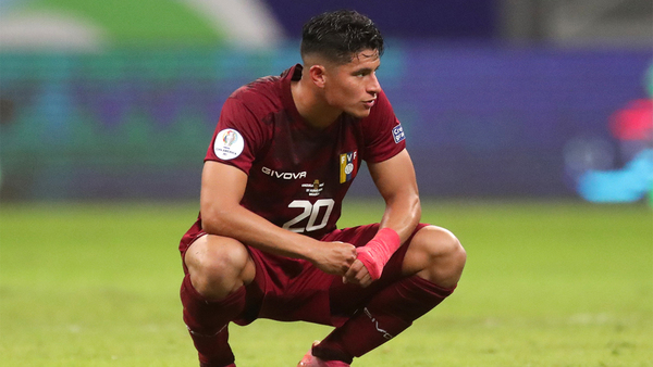 Venezuela aísla a dos futbolistas antes del partido contra Paraguay