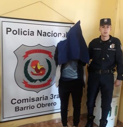 Joven con orden de captura fue a solicitar vida y residencia en la comisaría y quedó detenido