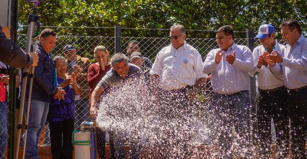 Gobernador inaugura obras en Santa Rosa del Mbutuy - Noticiero Paraguay