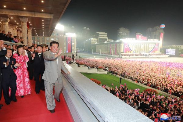 Corea del Norte celebra aniversario y muestra renovada imagen de Kim Jong-Un - Mundo - ABC Color