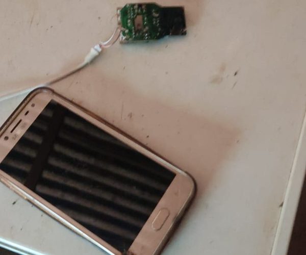 Agricultor muere electrocutado tras manipular cargador de celular