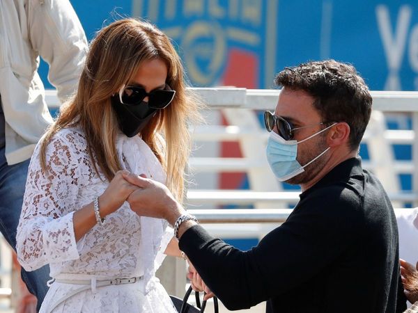 Ben Affleck y Jennifer López llegan juntos al Lido de Venecia (FOTOS)