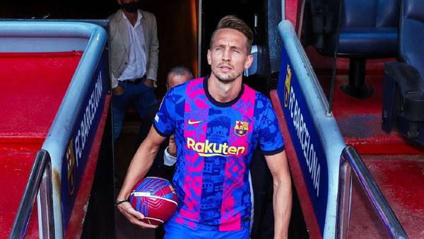 Barcelona presenta una nueva camiseta para la Champions