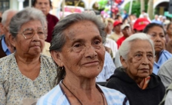 Diputados amplían presupuesto para pensión a adultos mayores