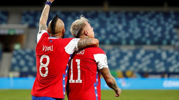 Eduardo Vargas arenga a Chile previo al partido con Colombia
