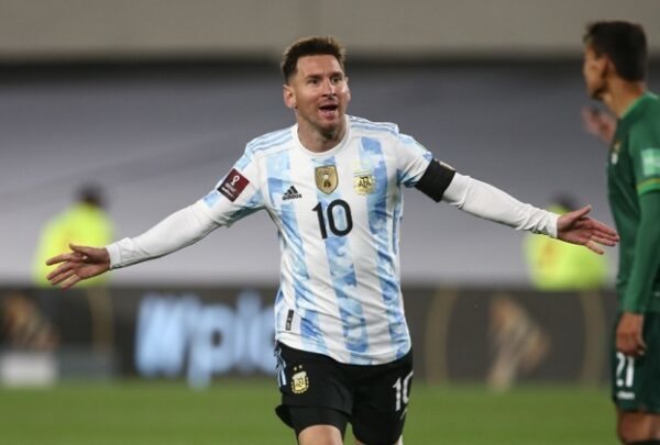 Messi marca tres goles para darle la victoria a Argentina