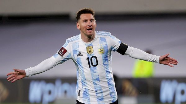 Argentina aplasta a Bolivia con un Messi histórico
