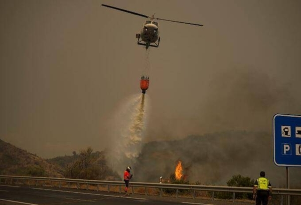 Diario HOY | Un bombero muerto y cientos de evacuados por incendio en sur de España