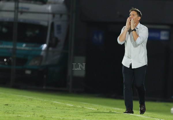 Berizzo 'dispara' contra la FIFA y califica de 'nefasta' la ausencia de jugadores