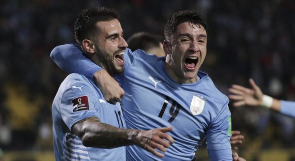 Uruguay derrota a Ecuador y trepa hasta el tercer lugar de las Eliminatorias