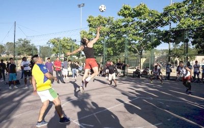 Crónica / VÓLEY COLOR ROSA. Abren torneo gay y ya hay 22 equipos