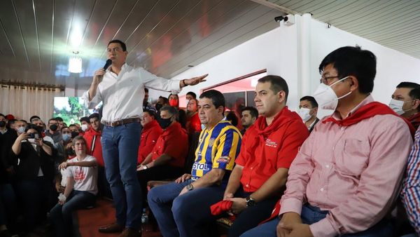 Velázquez se desmarca de OGD, pero pide votos para Echeverría