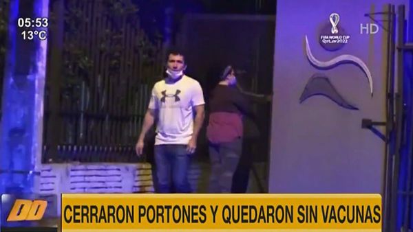 Insisten en vacunarse, pero cierran vacunatorio en la cara de la gente