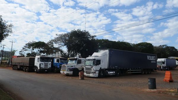 Paro fiscal en Brasil: Unos 2.000 camiones varados en frontera