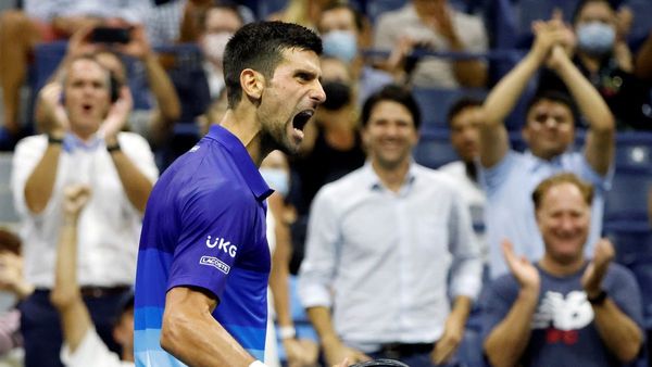 Djokovic se topa con Zverev en su marcha