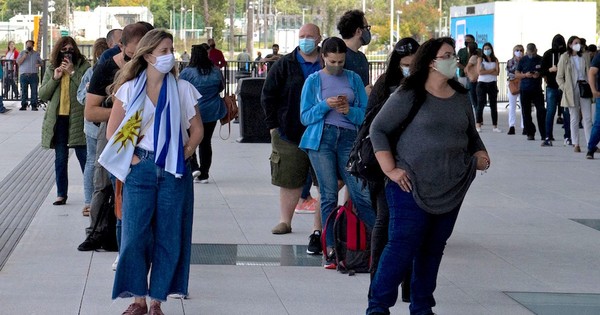 La Nación / Uruguay aprueba tercera dosis del anticovid-19 para mayores de 60 años