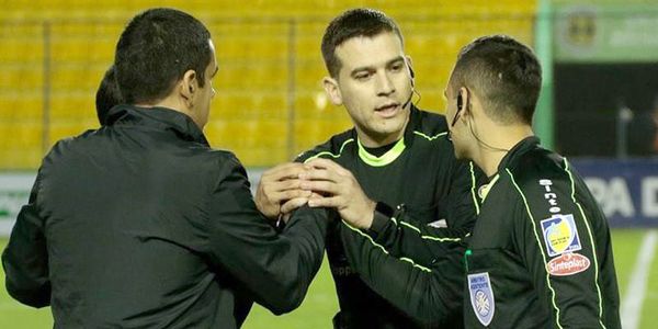 Derlis López arbitrará el “blanco y negro” - Fútbol - ABC Color