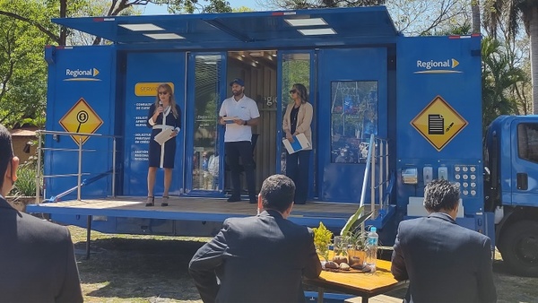 Regional presenta el primer Centro Móvil de Atención Bancaria del país