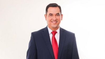 Senador Arévalo se defiende de la denuncia por tráfico de influencia