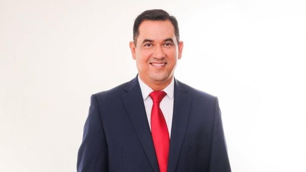 Senador Arévalo se defiende de la denuncia por tráfico de influencia