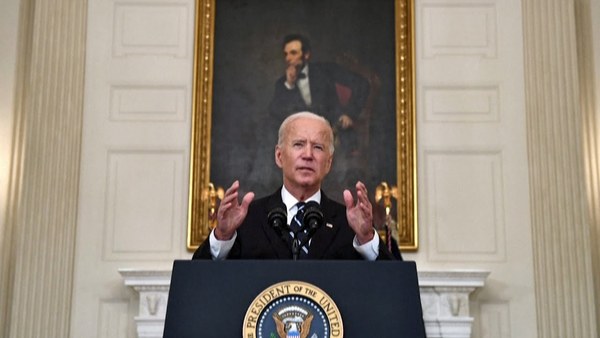 Biden lanzó un plan para vacunar a estatales y cuestionó a quienes rechazan la inmunización | .::Agencia IP::.
