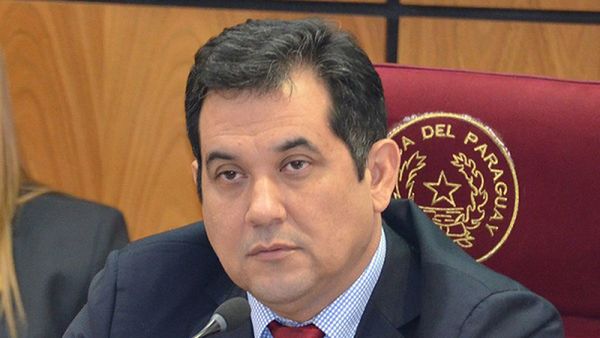 Senador Martín Arévalo niega tráfico de influencia y retruca a titular de Aduanas