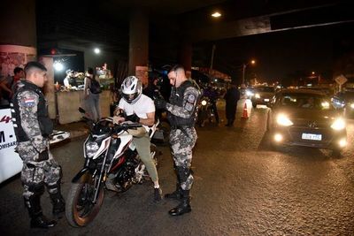 Aprehensión de la Policía por no portar cédula “es resabio de la dictadura” y se puede denunciar por abuso de autoridad, afirma abogado penalista - La Primera Mañana - ABC Color