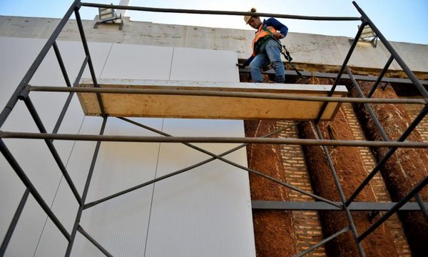 Revestimiento de pantallas del Multiviaducto de CDE cumple con criterios de seguridad y estética