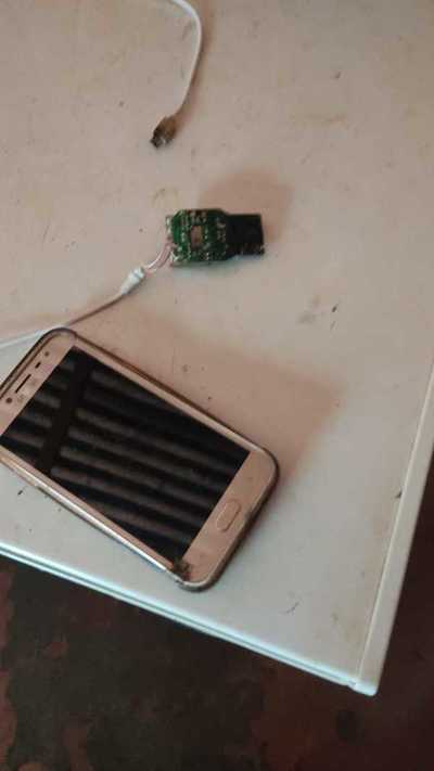 Agricultor muere electrocutado por el cargador de su celular - La Clave