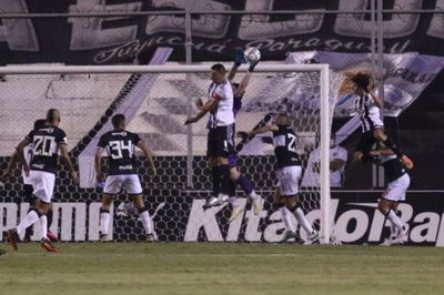Partido Libertad vs. Olimpia exige carné verde