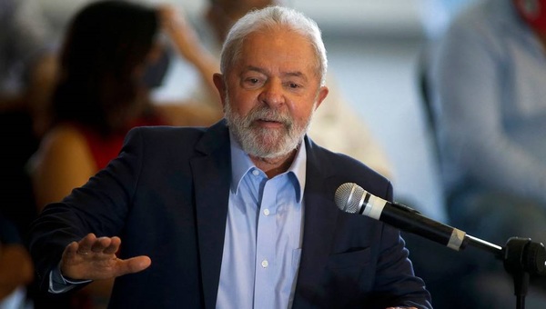 Lula dice que Bolsonaro no es de derecha y que hay que "analizarlo como a Hitler y Mussolini" - ADN Digital